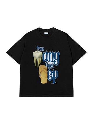 Áo Thun Relaxed Fit Trên Răng Dưới Dép