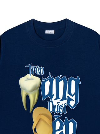 Áo Thun Relaxed Fit Trên Răng Dưới Dép