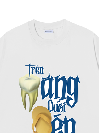 Áo Thun Relaxed Fit Trên Răng Dưới Dép